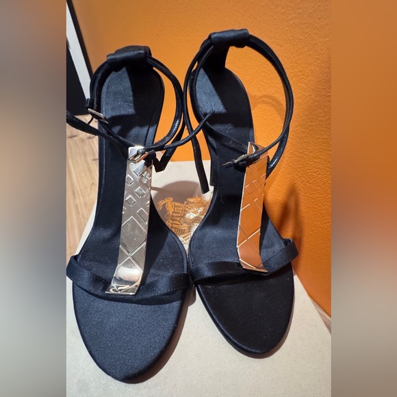 Burberry Irvington Black and Gold Women's sandals Shoes size 40 - Picture 4 of 16